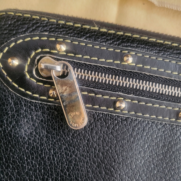 AUTHENTIC Louis Vuittin Suhali Zippy Wallet - Picture 4 of 10